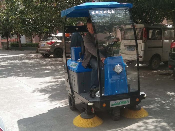 驾驶式扫地机小区清洁 驾驶式扫地机小区清洁